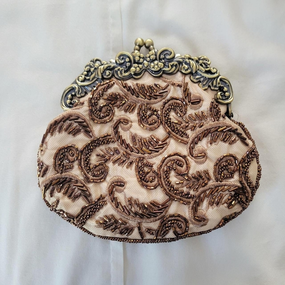 Vintage Ornate Art Nouveau Style Beaded Shell Gold & Cream Purse Clutch Hand Bag